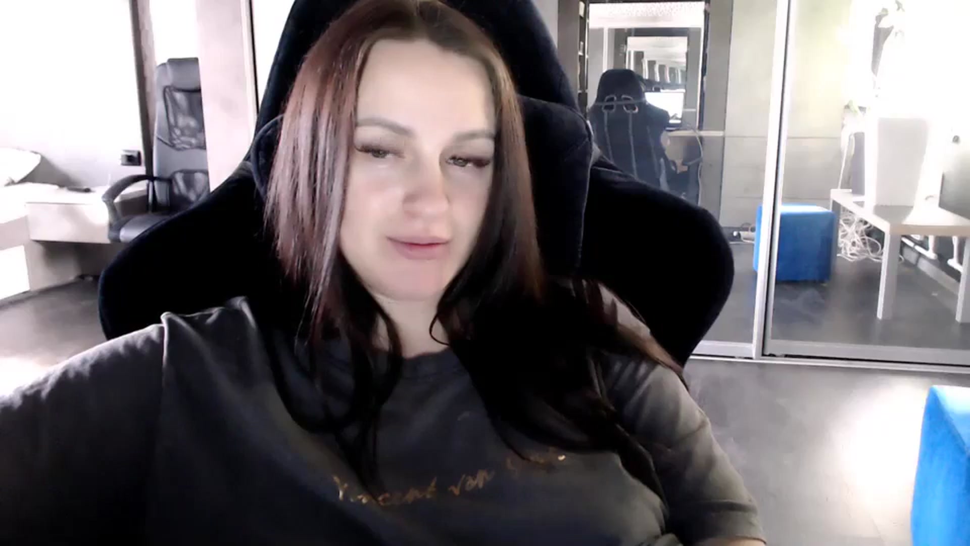 Gallery image thumbnail from CandyBunie's myfreecams stream on, 03/03/2024, 04:31 image 13 of 20