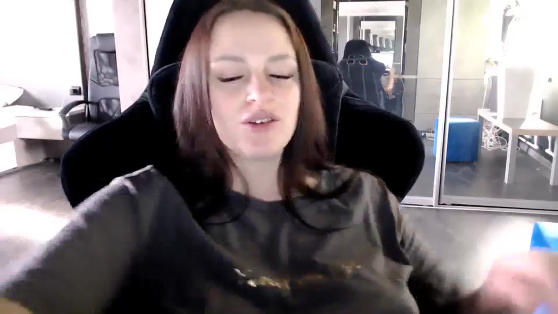Gallery image thumbnail from CandyBunie's myfreecams stream on, 03/03/2024, 04:31 image 16 of 20