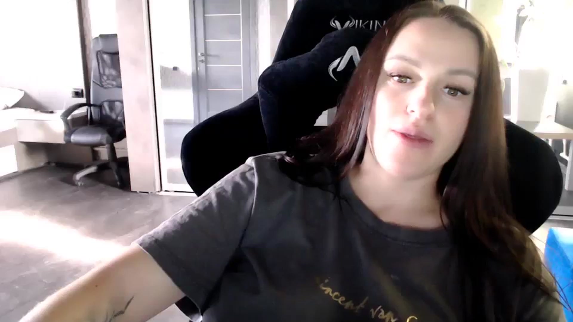 Gallery image thumbnail from CandyBunie's myfreecams stream on, 03/03/2024, 04:31 image 14 of 20