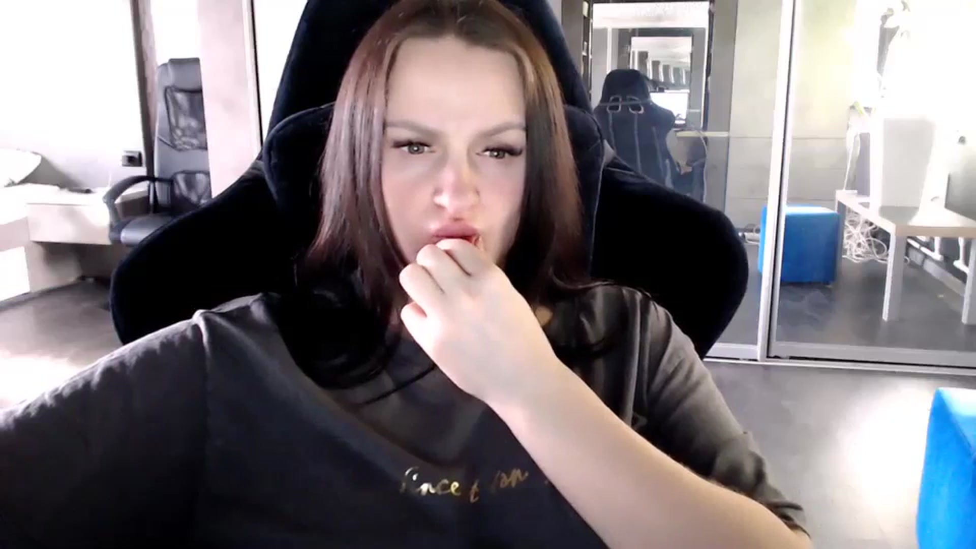 Gallery image thumbnail from CandyBunie's myfreecams stream on, 03/03/2024, 04:31 image 18 of 20