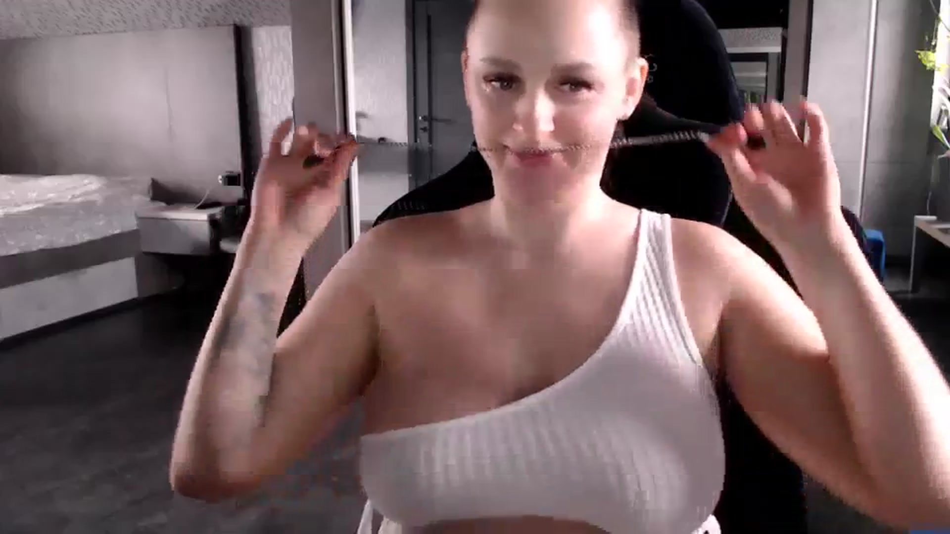 Gallery image thumbnail from CandyBunie's myfreecams stream on, 03/05/2024, 05:05 image 12 of 20