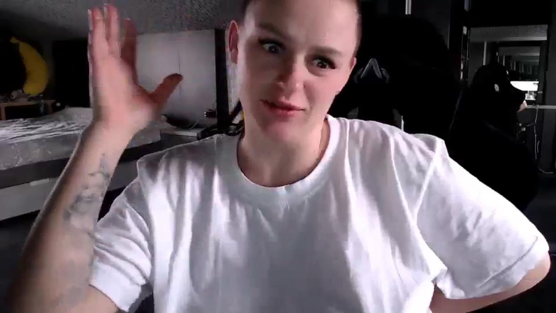 Gallery image thumbnail from CandyBunie's myfreecams stream on, 03/10/2024, 04:56 image 13 of 20