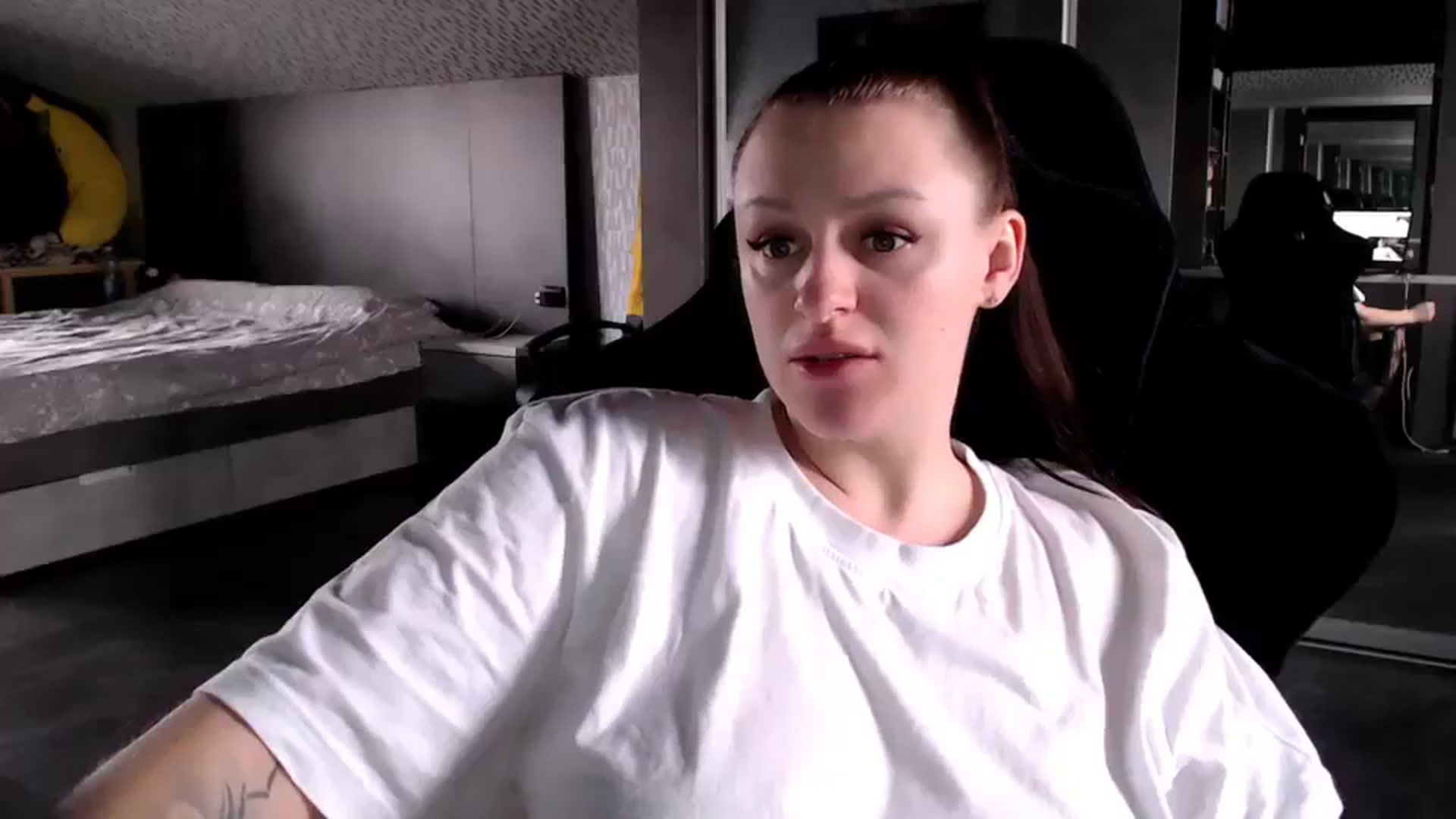 Gallery image thumbnail from CandyBunie's myfreecams stream on, 03/10/2024, 04:56 image 4 of 20