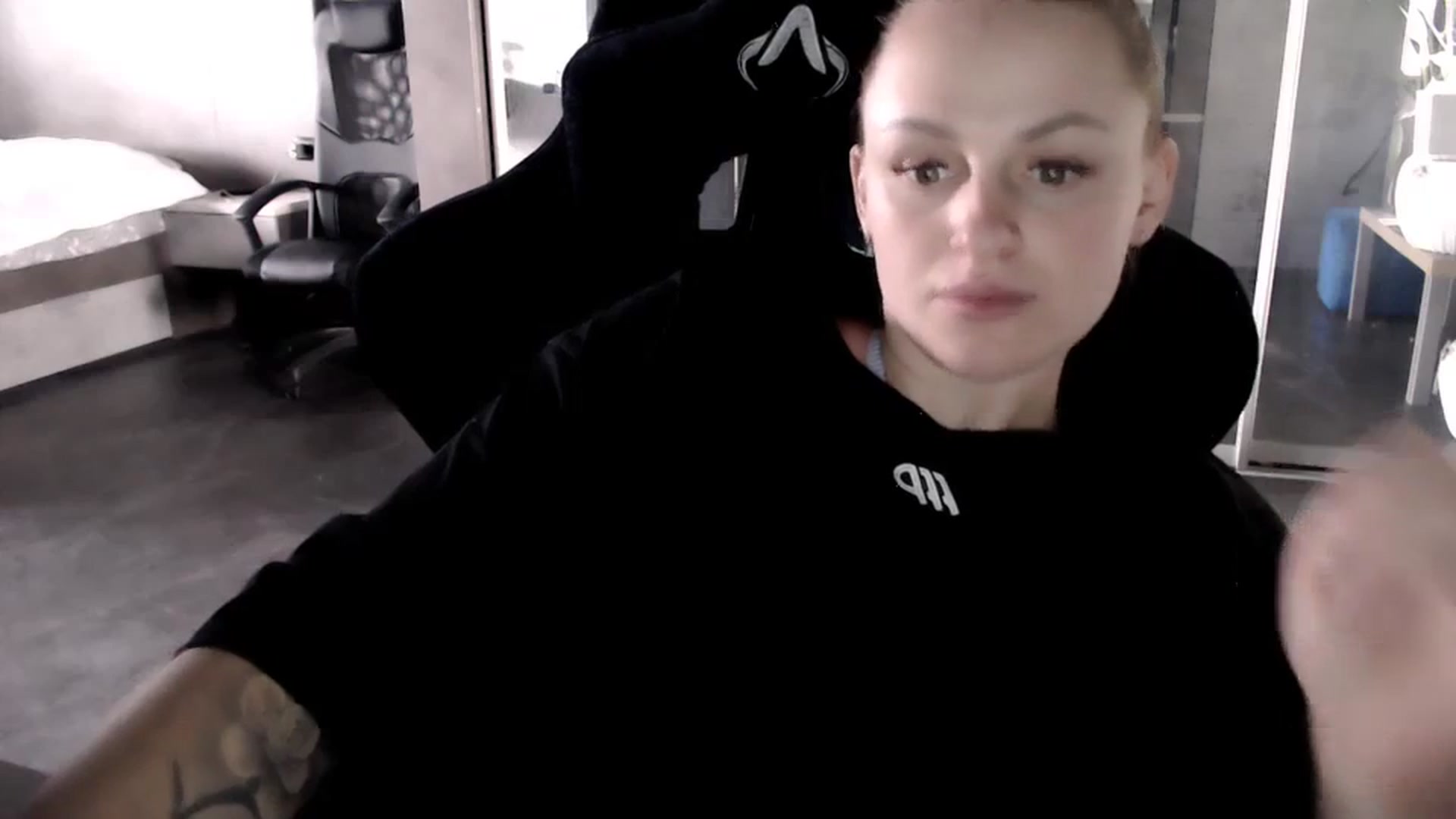 Gallery image thumbnail from CandyBunie's myfreecams stream on, 03/11/2024, 05:22 image 6 of 20