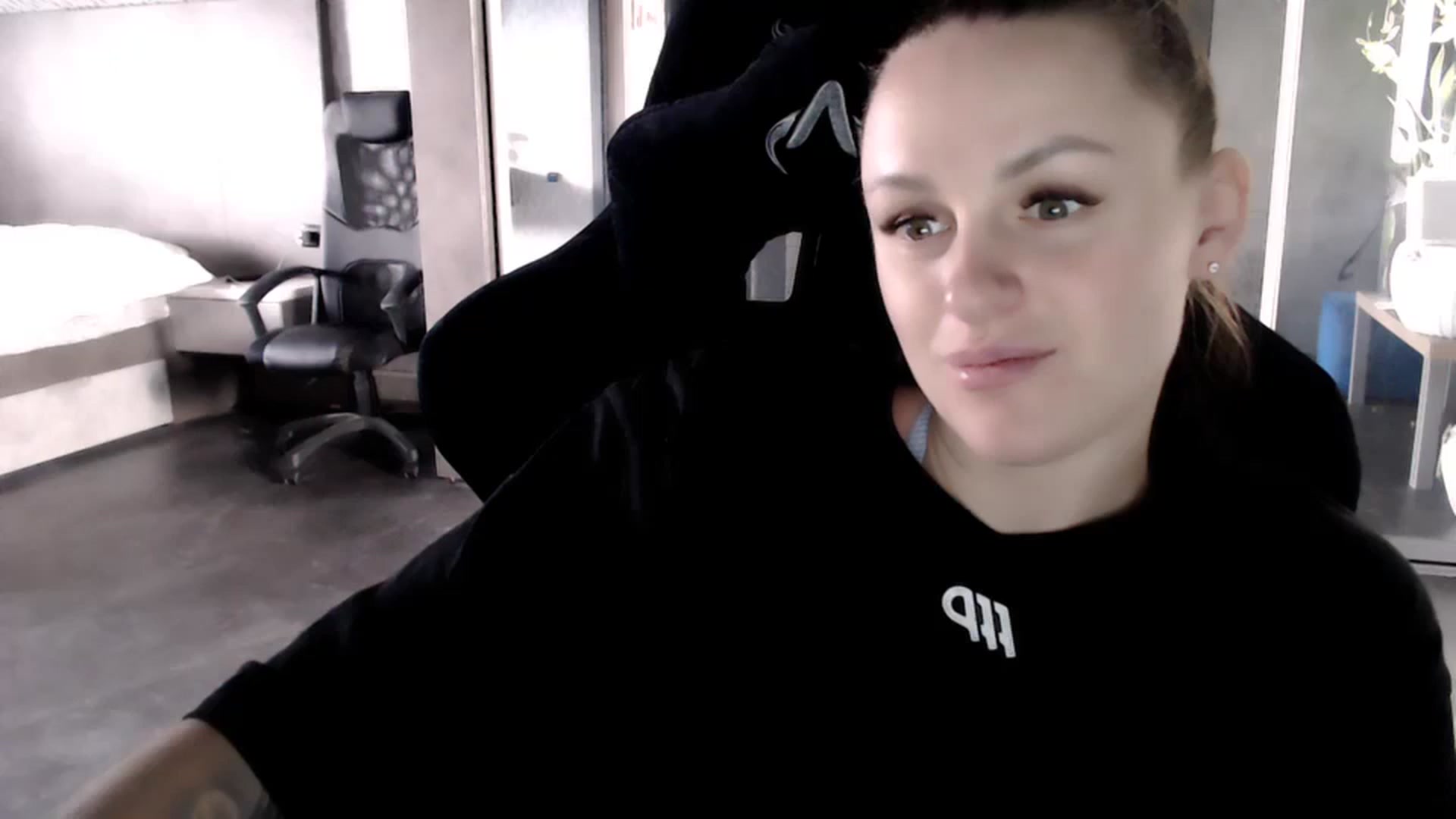 Gallery image thumbnail from CandyBunie's myfreecams stream on, 03/11/2024, 05:22 image 3 of 20