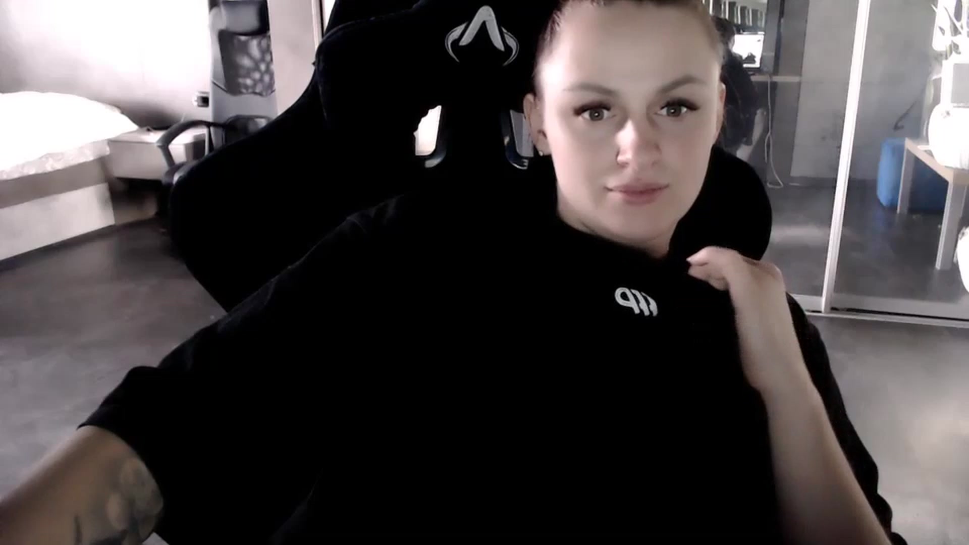 Gallery image thumbnail from CandyBunie's myfreecams stream on, 03/11/2024, 05:22 image 4 of 20
