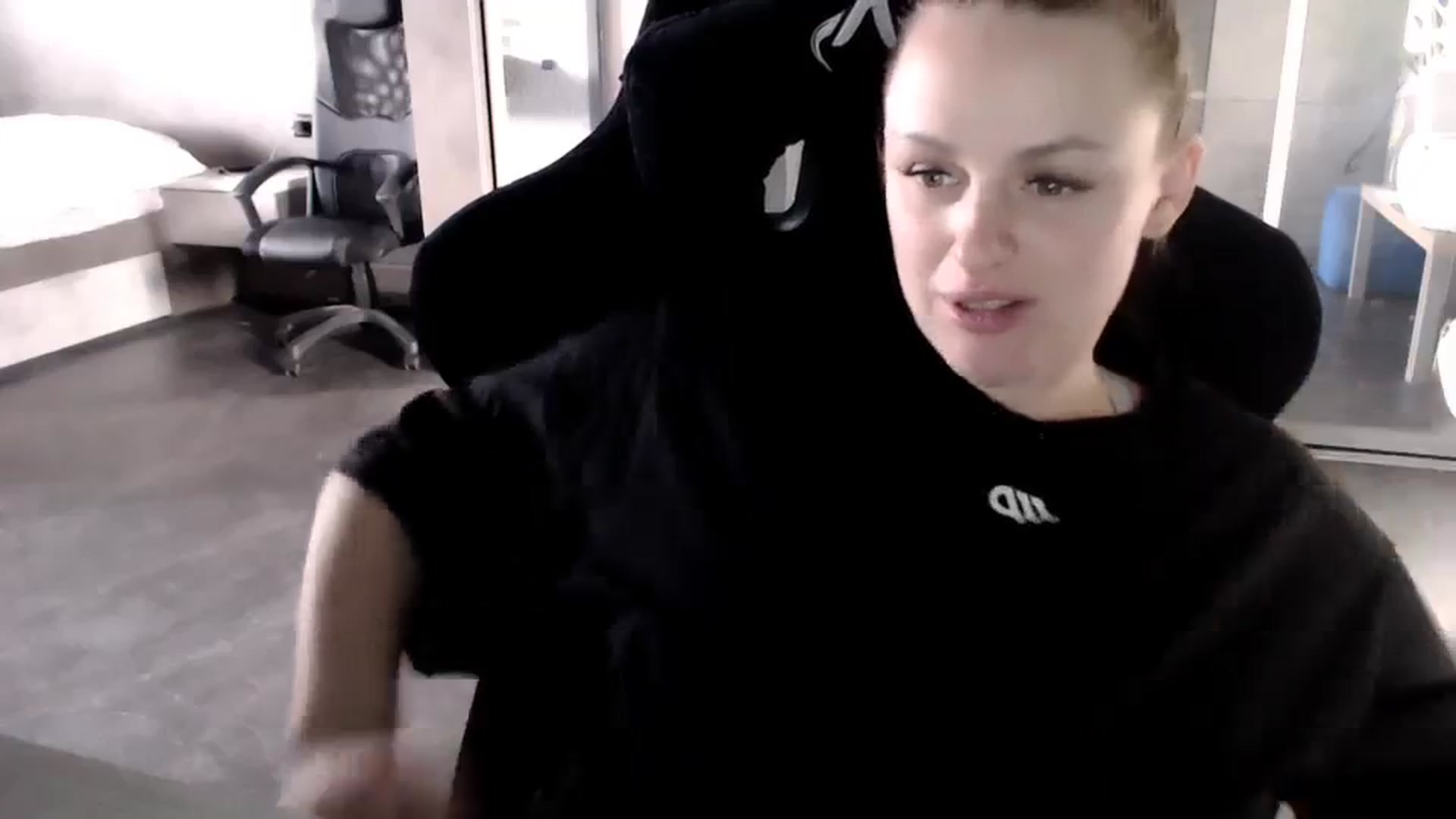 Gallery image thumbnail from CandyBunie's myfreecams stream on, 03/11/2024, 05:22 image 17 of 20