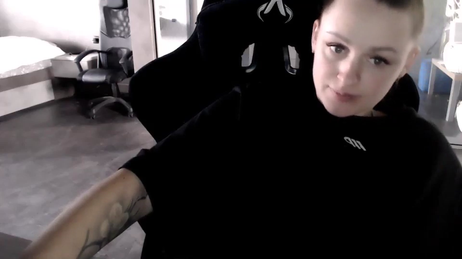 Gallery image thumbnail from CandyBunie's myfreecams stream on, 03/11/2024, 05:22 image 15 of 20