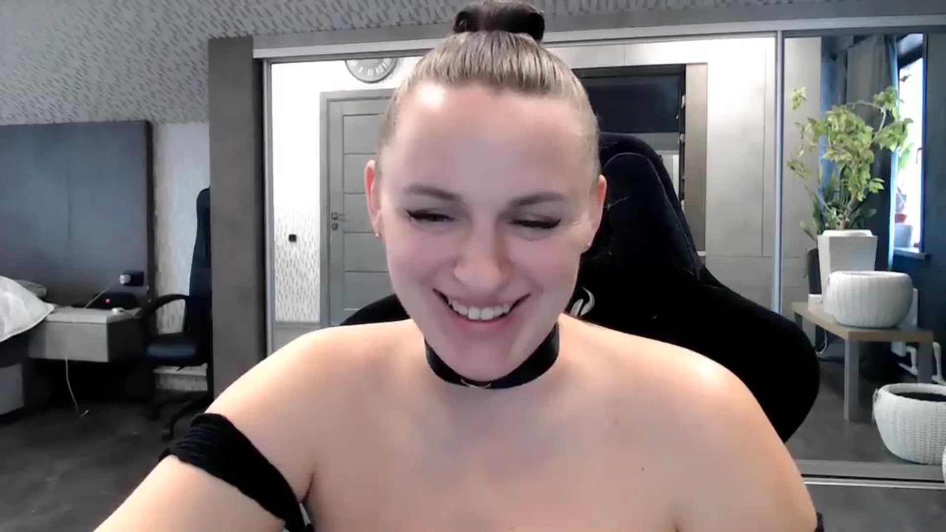 Gallery image thumbnail from CandyBunie's myfreecams stream on, 03/31/2024, 04:28 image 8 of 20