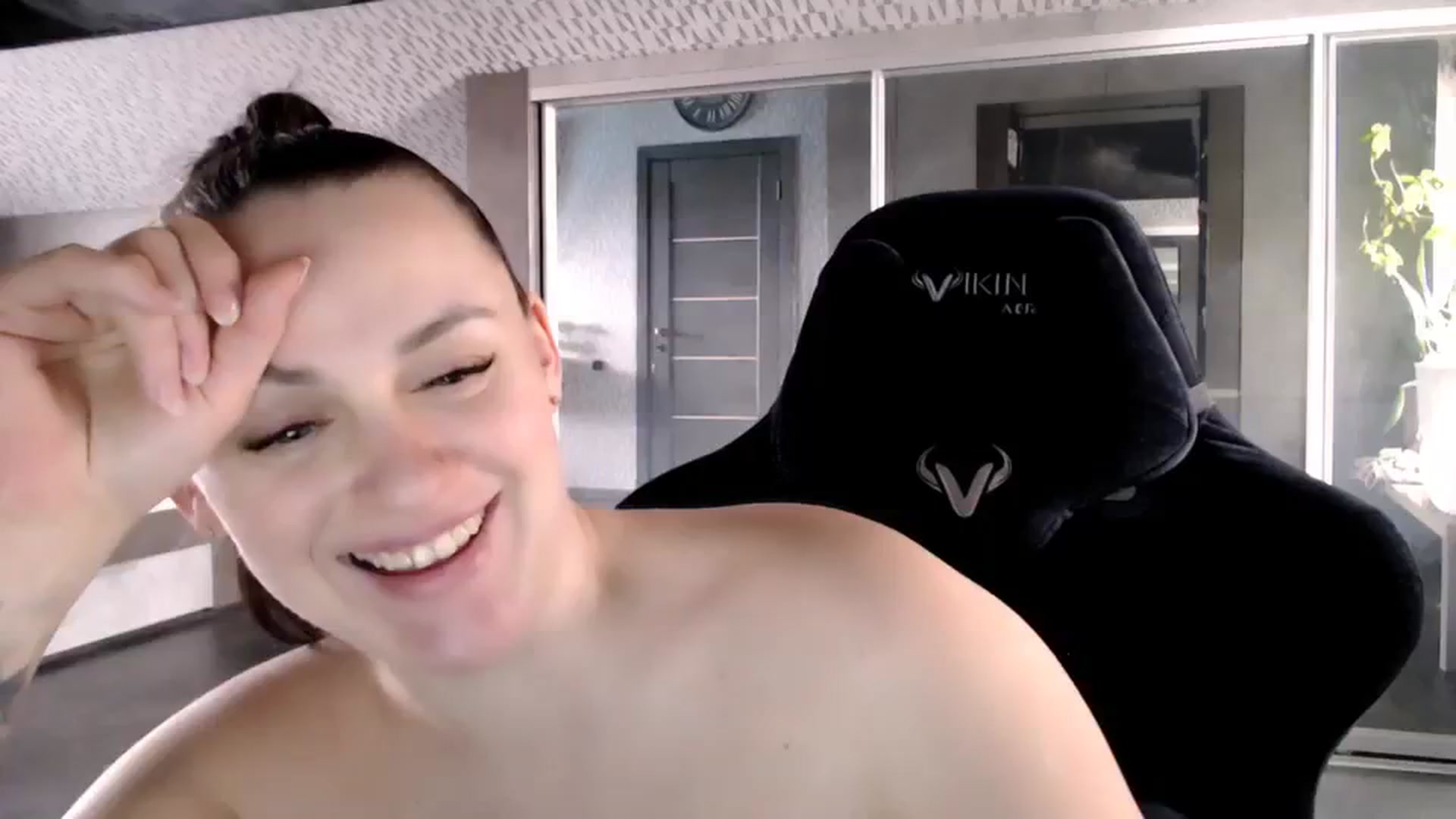 Gallery image thumbnail from CandyBunie's myfreecams stream on, 04/04/2024, 05:15 image 17 of 20