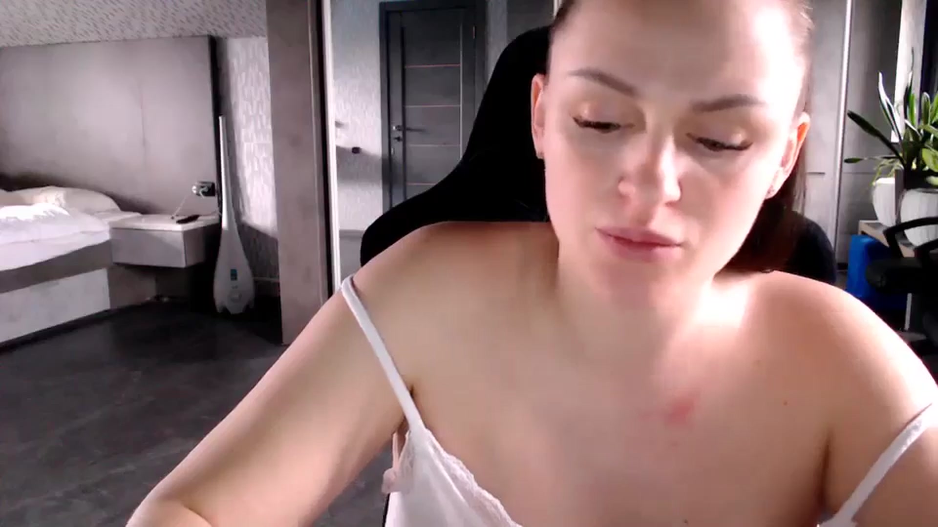Gallery image thumbnail from CandyBunie's myfreecams stream on, 04/19/2024, 04:38 image 2 of 20