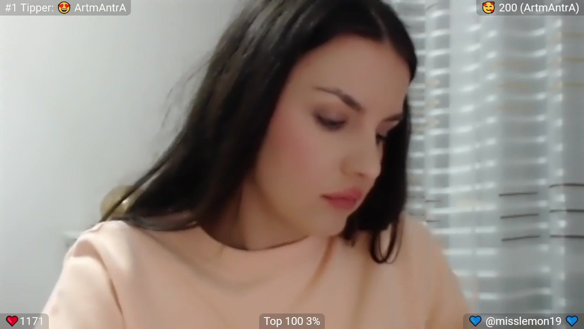 Gallery image thumbnail from CandyDrop's myfreecams stream on, 05/01/2025, 22:54 image 17 of 20