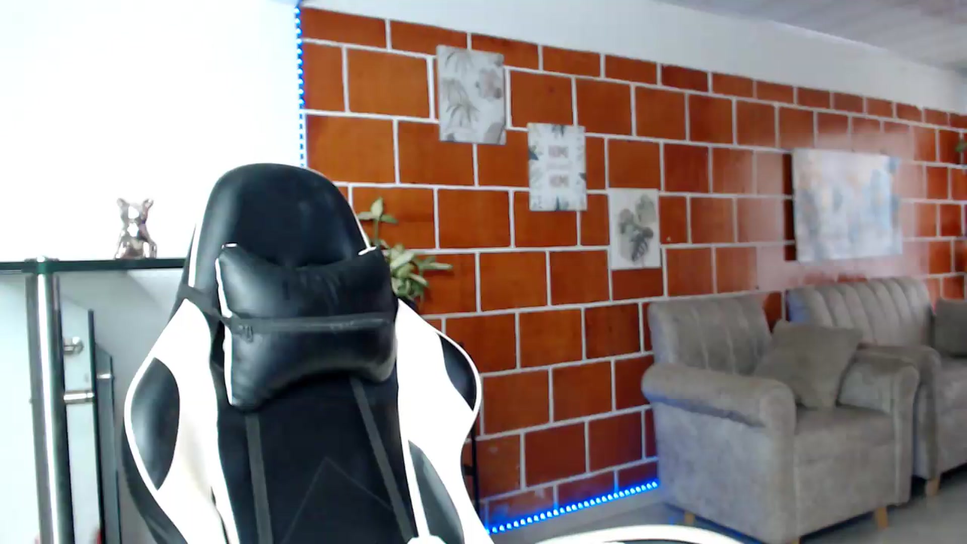 Gallery image thumbnail from Candy_2019's myfreecams stream on, 08/12/2026, 18:53 image 16 of 20