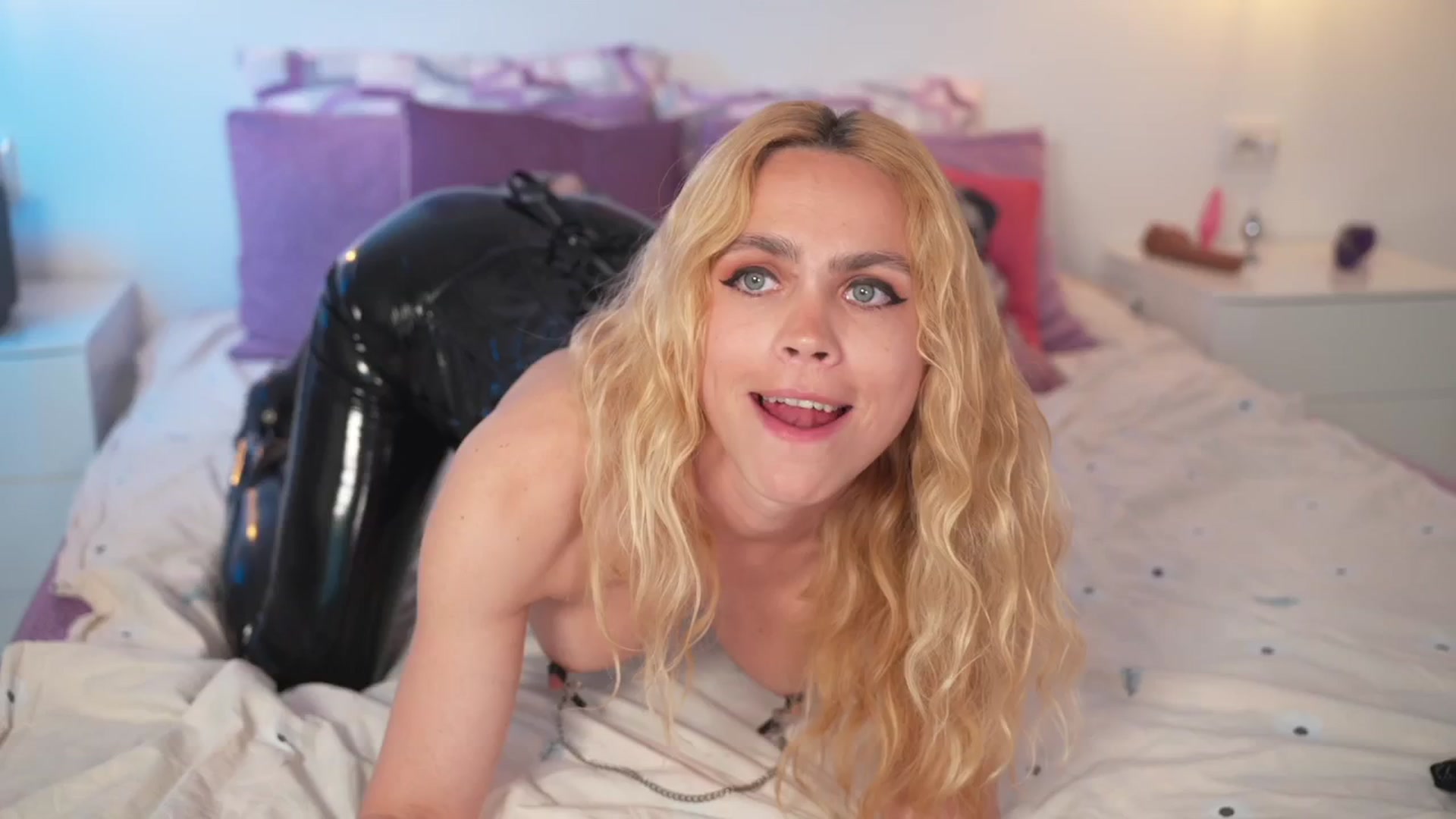 Gallery image thumbnail from Candy_Lisa's myfreecams stream on, 05/29/2025, 09:01 image 8 of 20