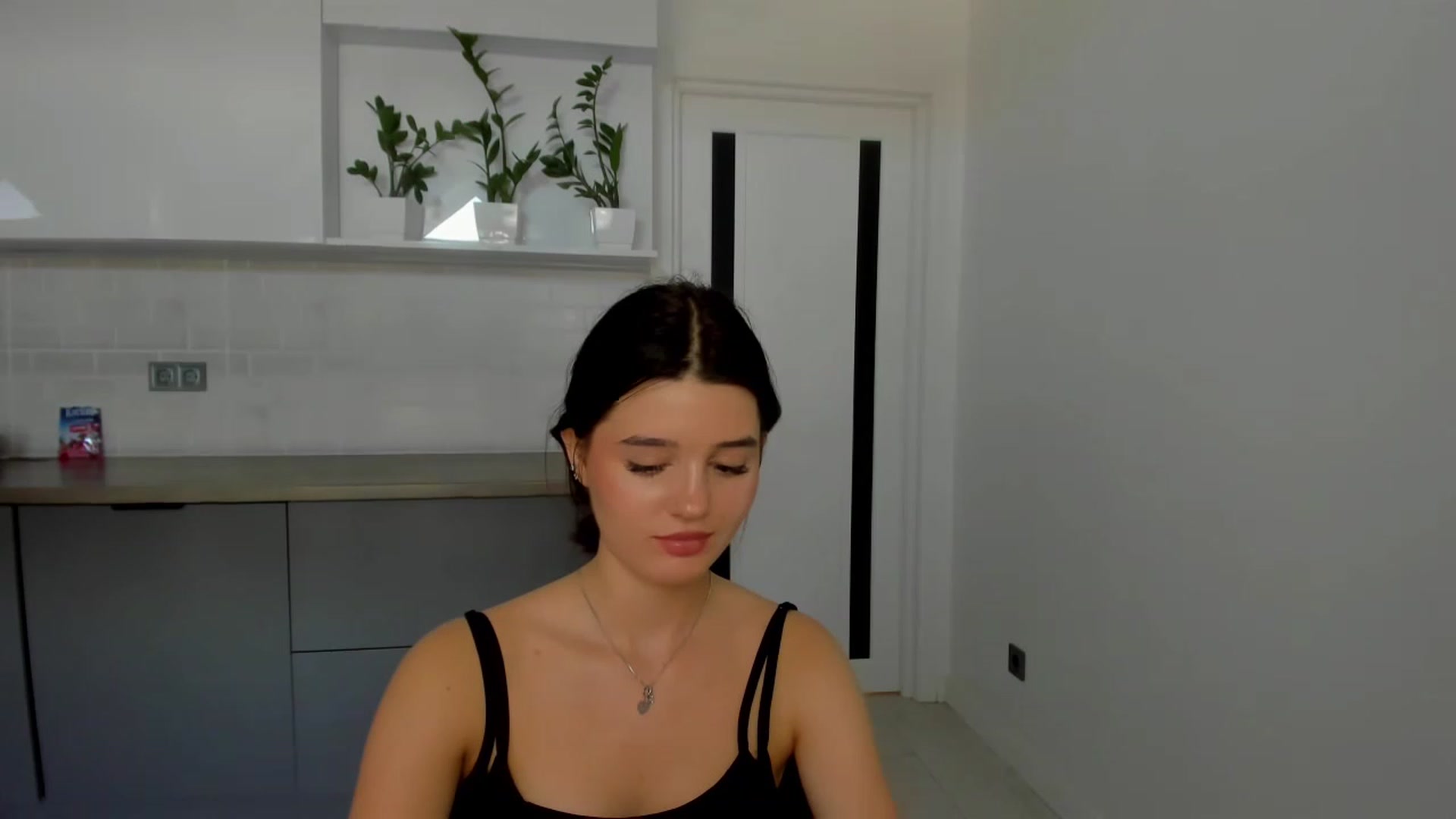 Gallery image thumbnail from Candy_Lovve's myfreecams stream on, 06/26/2023, 08:01 image 4 of 20