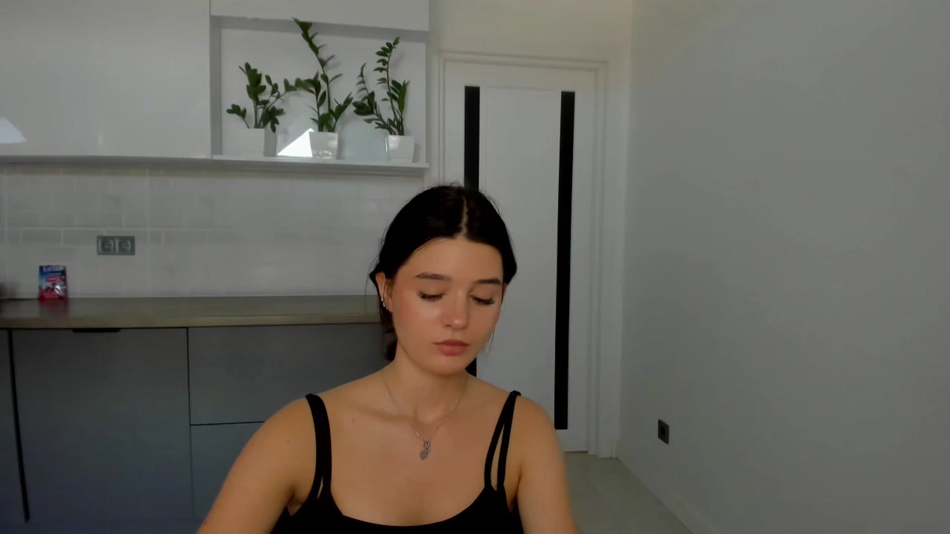Gallery image thumbnail from Candy_Lovve's myfreecams stream on, 06/26/2023, 08:01 image 3 of 20