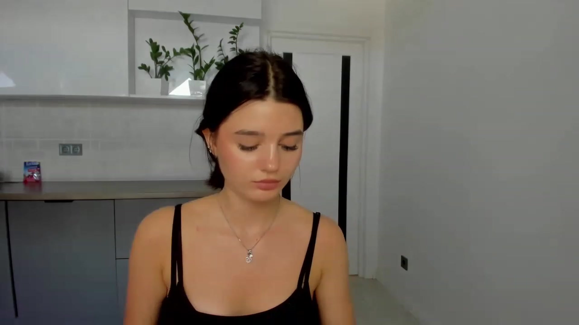 Gallery image thumbnail from Candy_Lovve's myfreecams stream on, 06/26/2023, 08:01 image 7 of 20