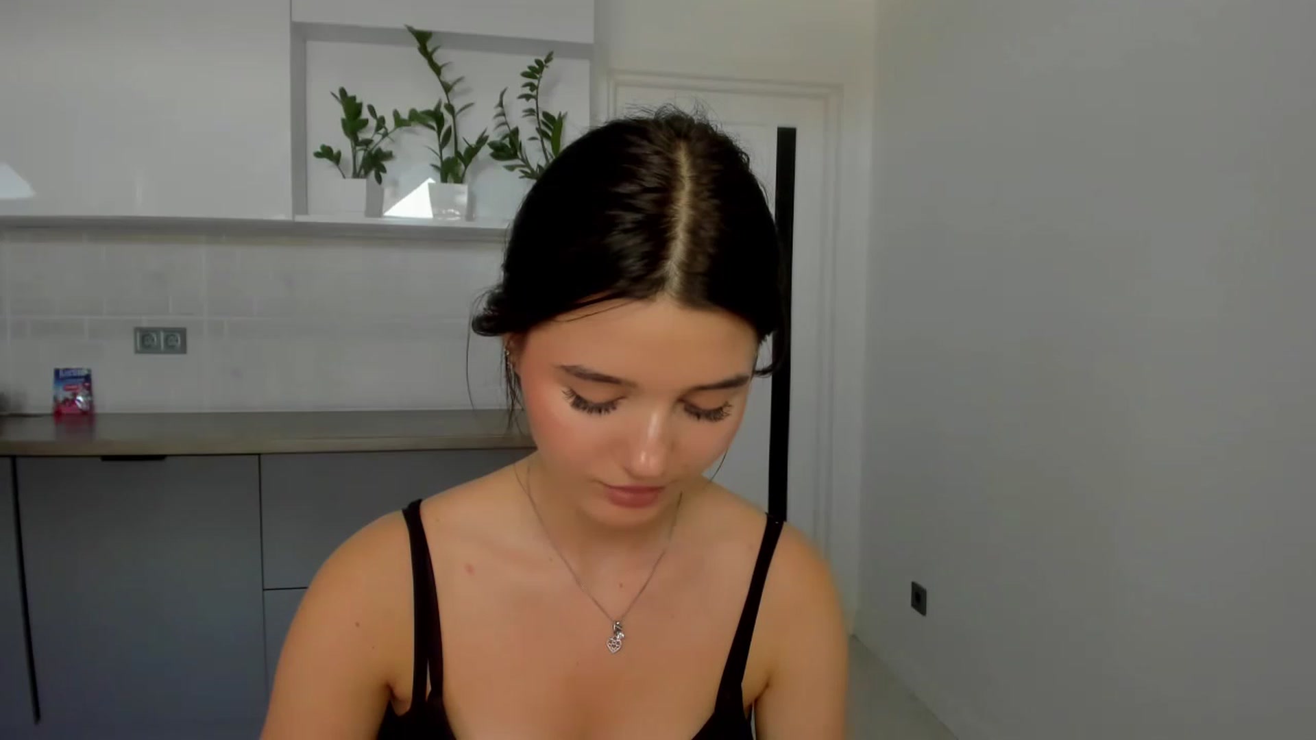 Gallery image thumbnail from Candy_Lovve's myfreecams stream on, 06/26/2023, 08:01 image 19 of 20