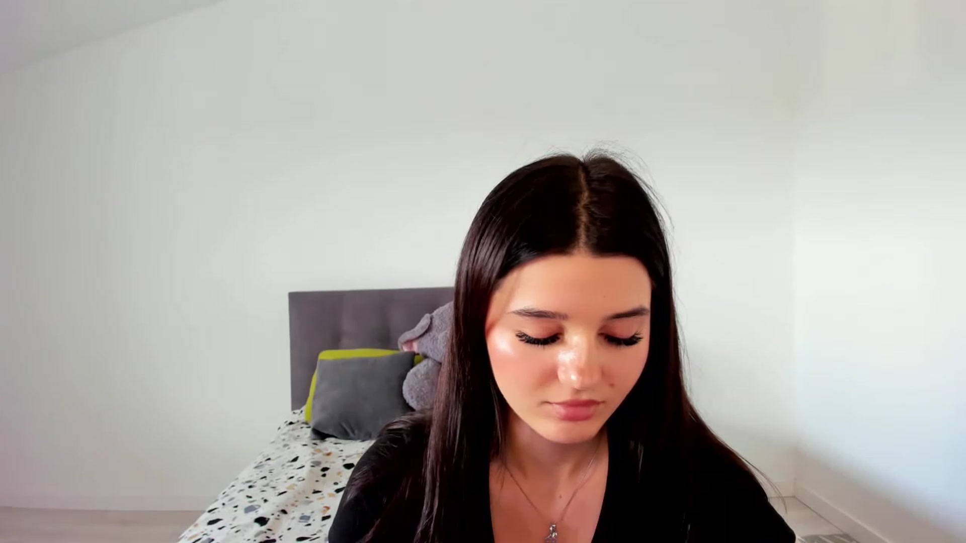 Gallery image thumbnail from Candy_Lovve's myfreecams stream on, 06/28/2023, 10:08 image 7 of 20