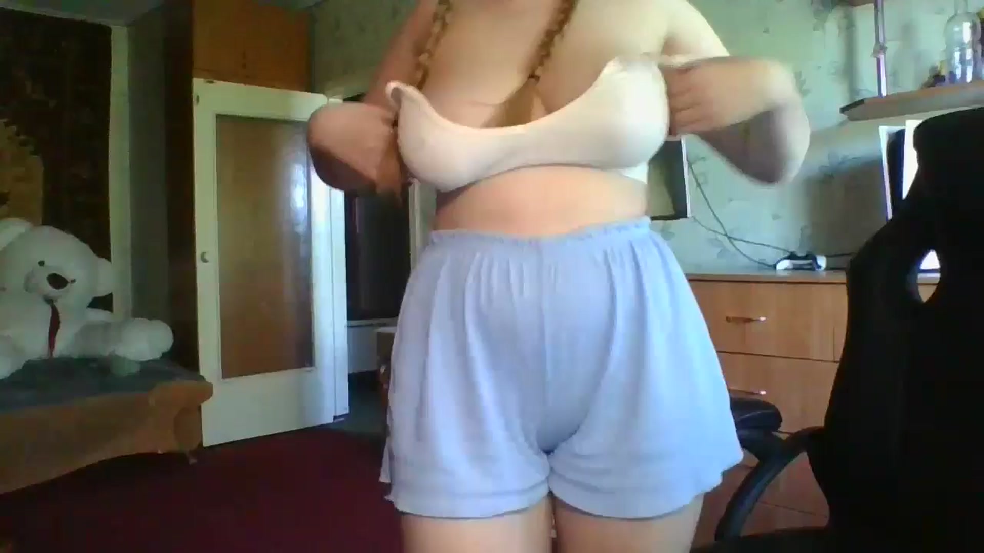 Gallery image thumbnail from Candy_UA's myfreecams stream on, 05/03/2024, 12:01 image 7 of 20
