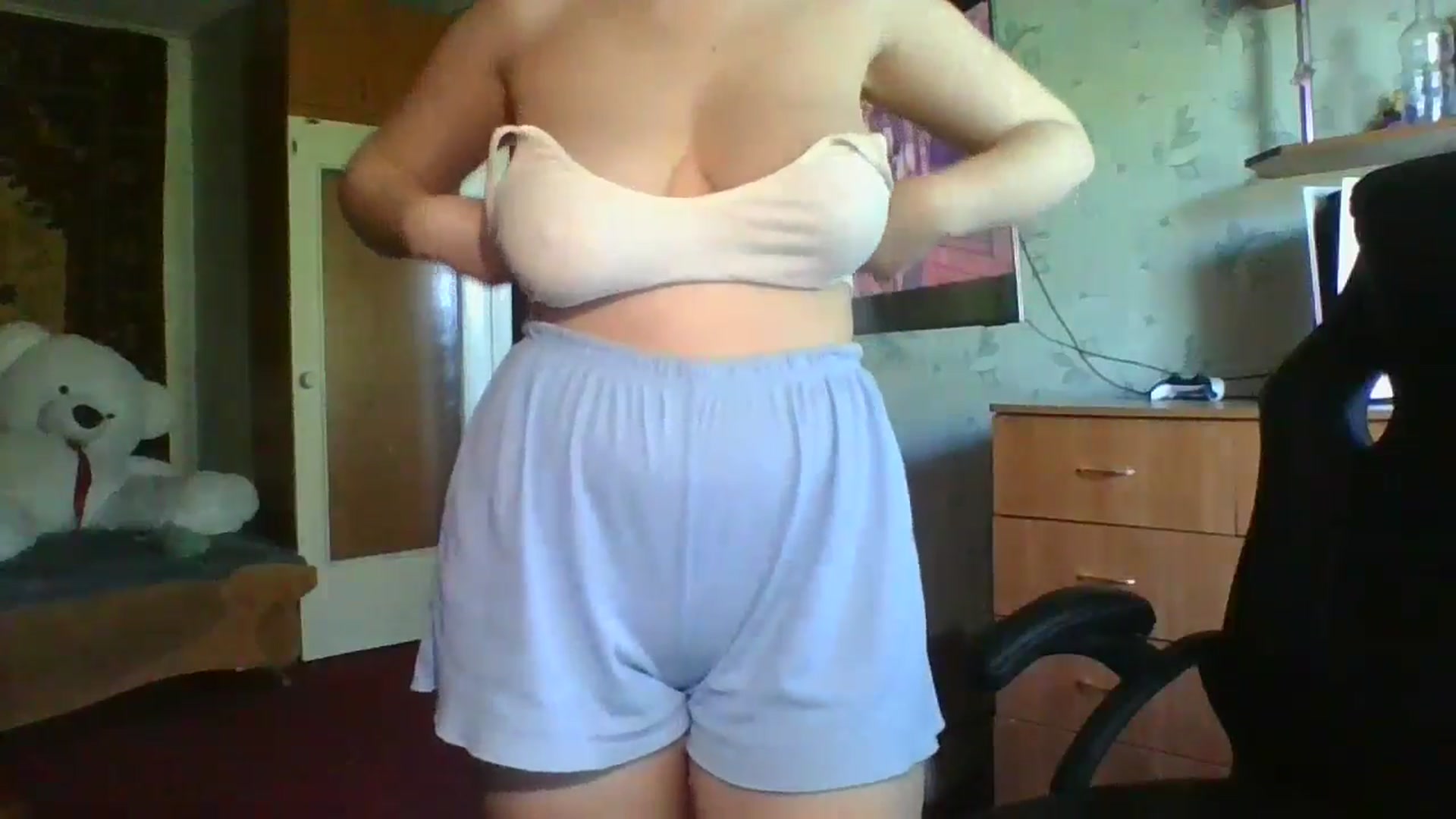 Gallery image thumbnail from Candy_UA's myfreecams stream on, 05/03/2024, 12:01 image 19 of 20