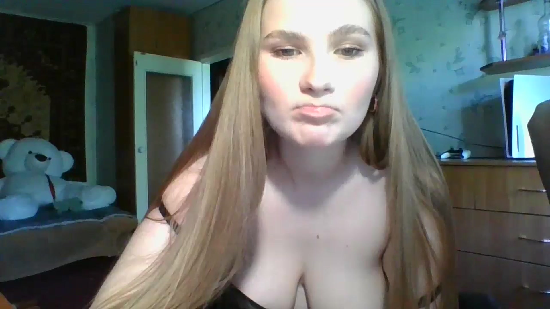 Gallery image thumbnail from Candy_UA's myfreecams stream on, 05/20/2024, 10:46 image 10 of 20