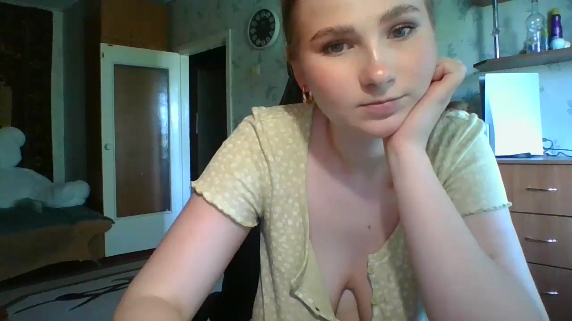 Gallery image thumbnail from Candy_UA's myfreecams stream on, 05/31/2024, 11:31 image 14 of 20