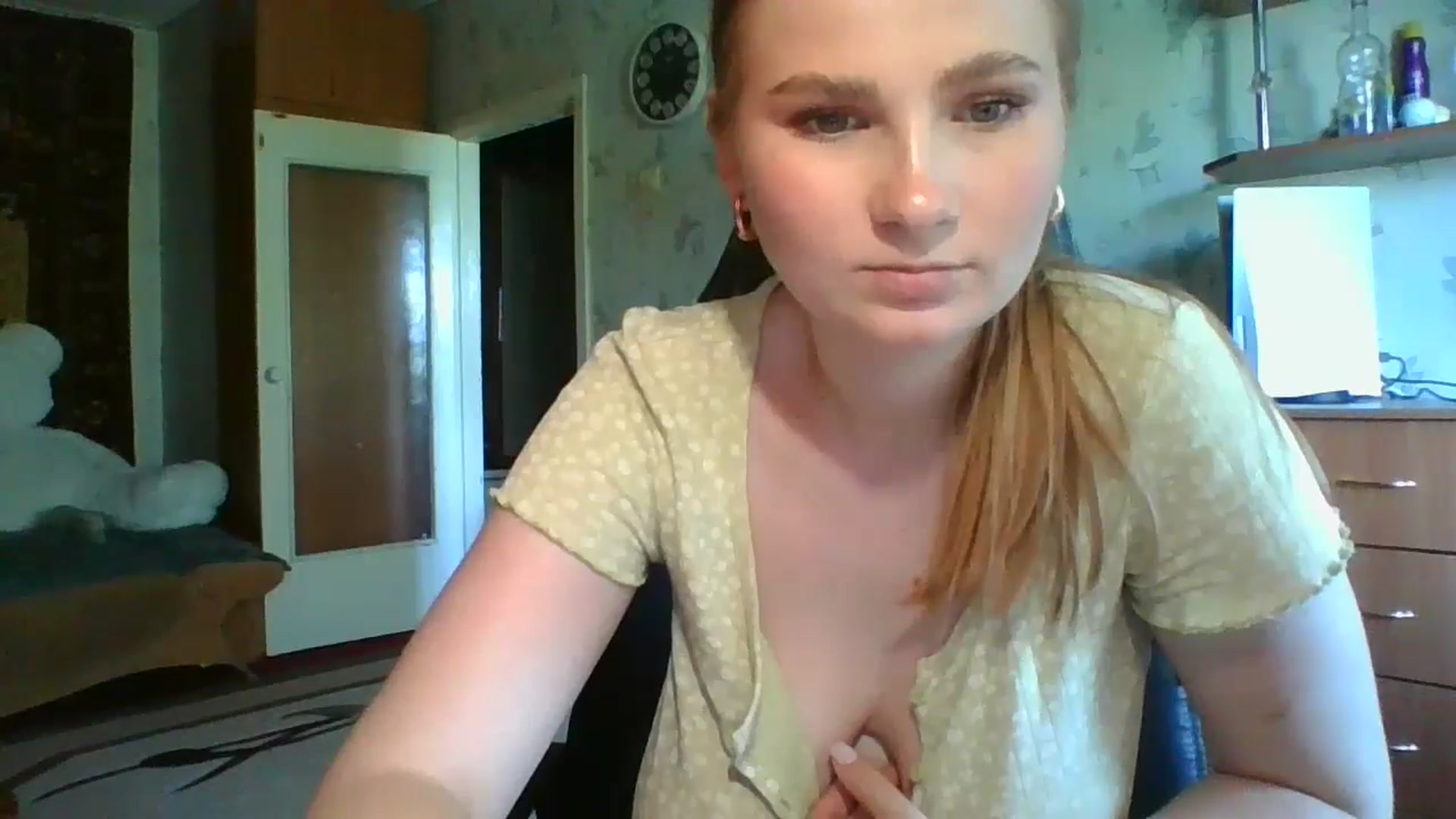 Gallery image thumbnail from Candy_UA's myfreecams stream on, 05/31/2024, 11:31 image 10 of 20