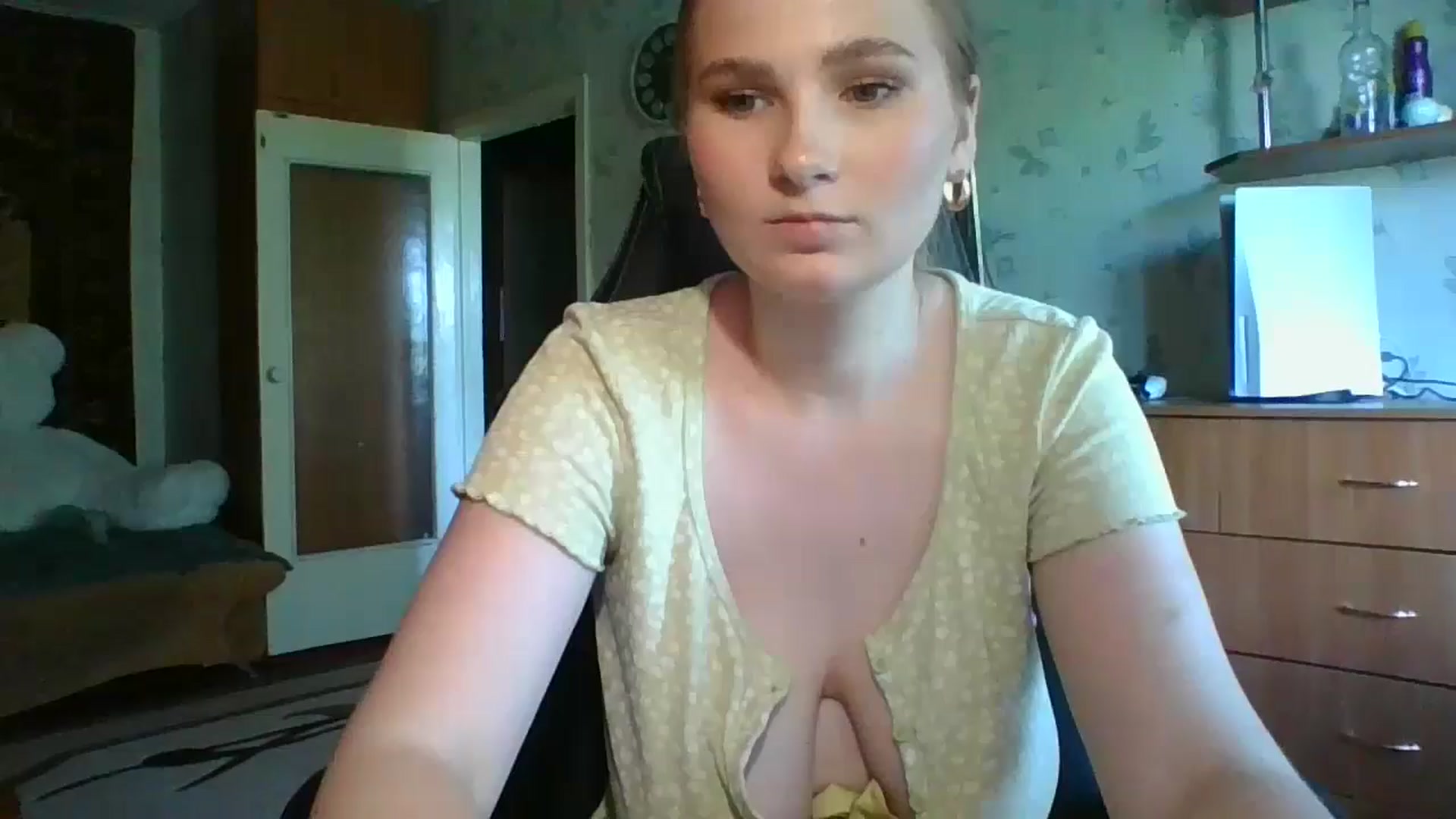 Gallery image thumbnail from Candy_UA's myfreecams stream on, 05/31/2024, 11:31 image 18 of 20