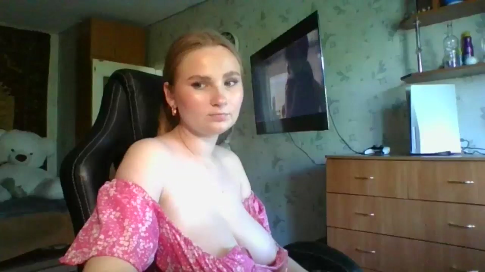 Gallery image thumbnail from Candy_UA's myfreecams stream on, 06/03/2024, 11:54 image 20 of 20