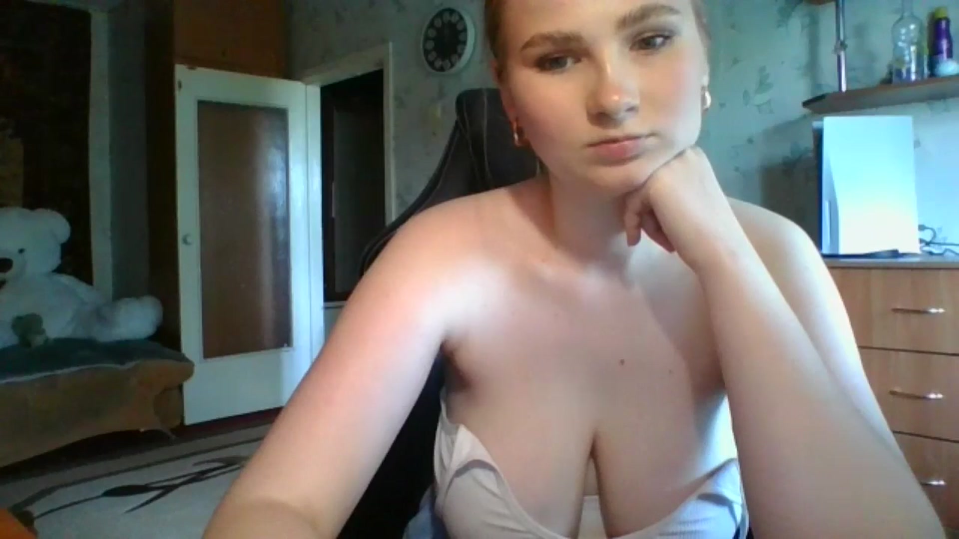Gallery image thumbnail from Candy_UA's myfreecams stream on, 06/04/2024, 11:05 image 19 of 20