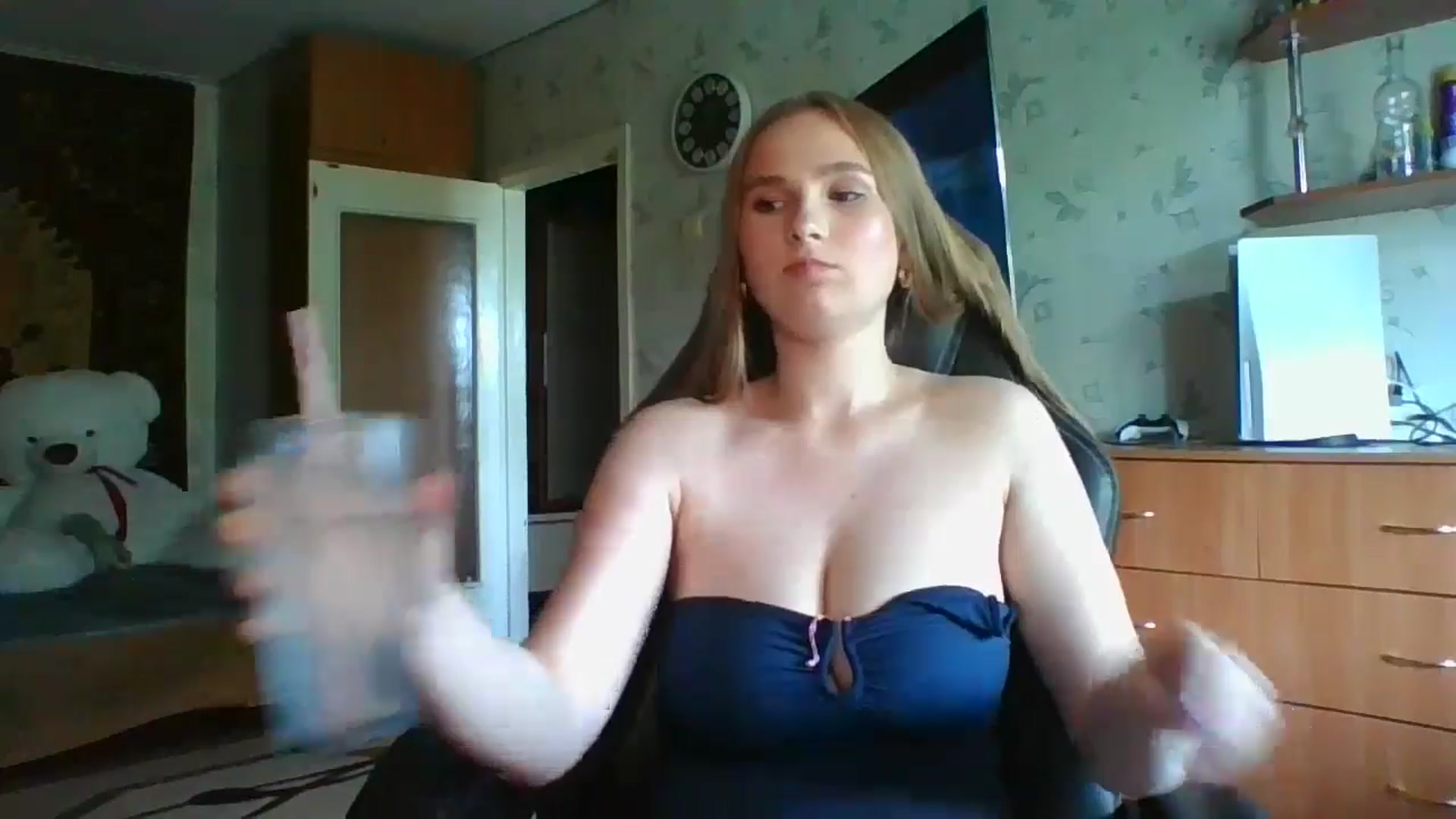Gallery image thumbnail from Candy_UA's myfreecams stream on, 06/10/2024, 09:44 image 16 of 20