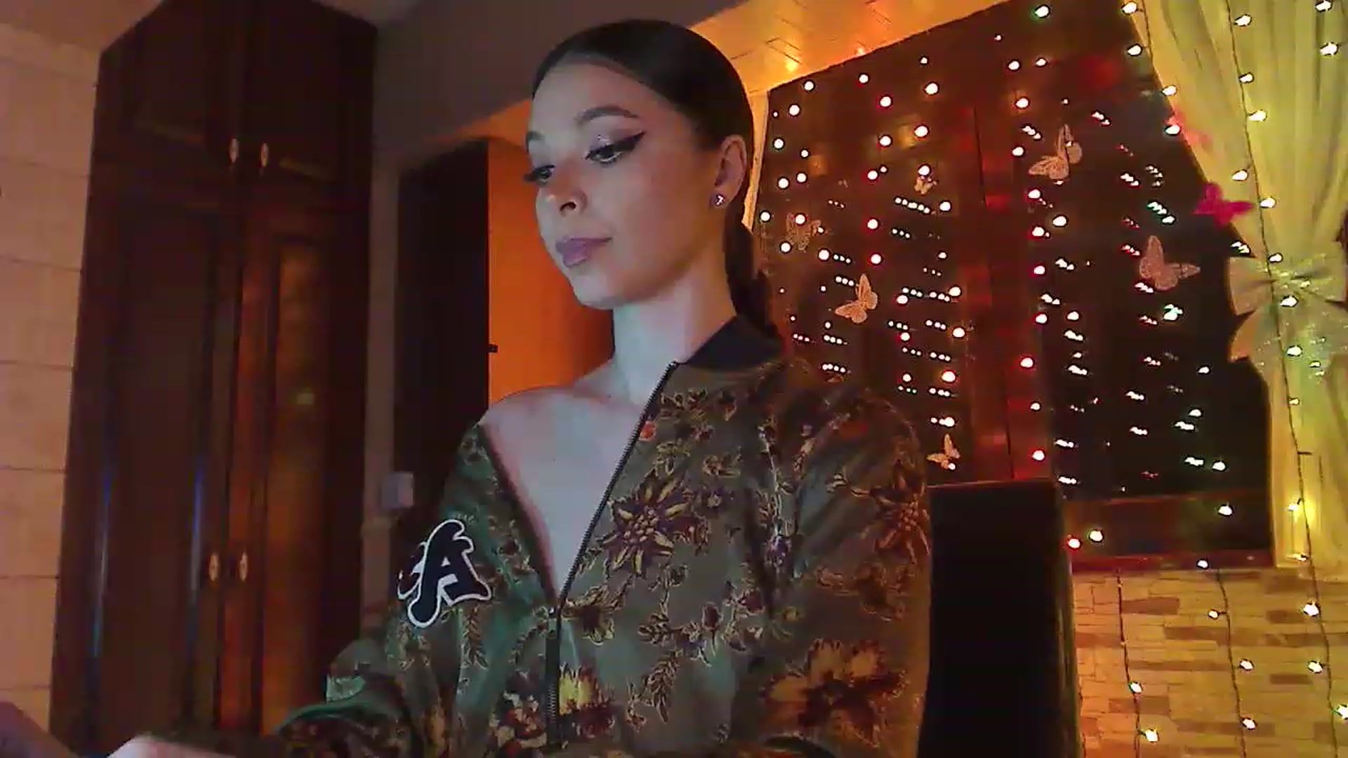Gallery image thumbnail from Candy_ce's myfreecams stream on, 04/03/2023, 02:49 image 3 of 20