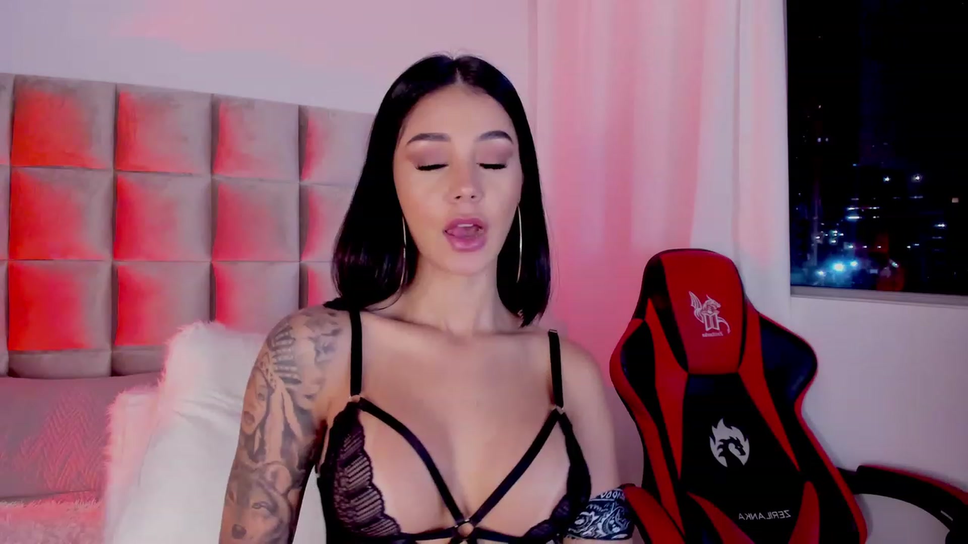 Gallery image thumbnail from Candyred88's myfreecams stream on, 11/16/2022, 08:31 image 6 of 20