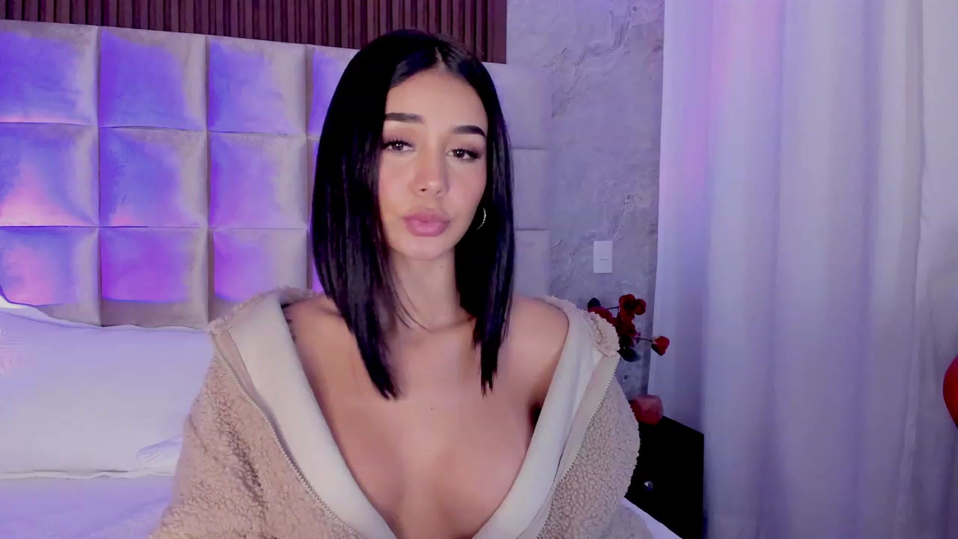Gallery image thumbnail from Candyred88's myfreecams stream on, 11/28/2022, 05:57 image 10 of 20