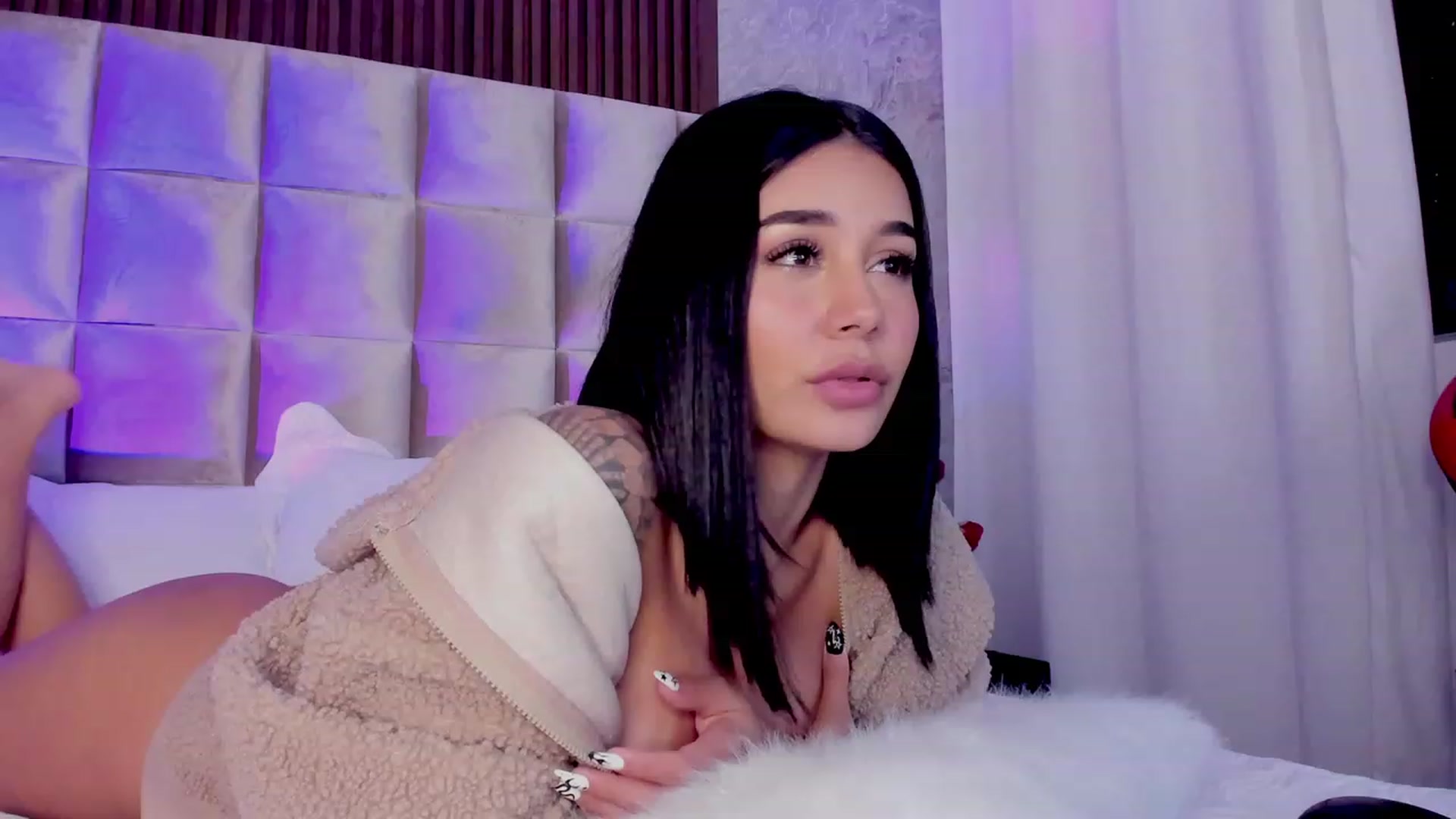 Gallery image thumbnail from Candyred88's myfreecams stream on, 11/28/2022, 08:16 image 6 of 20