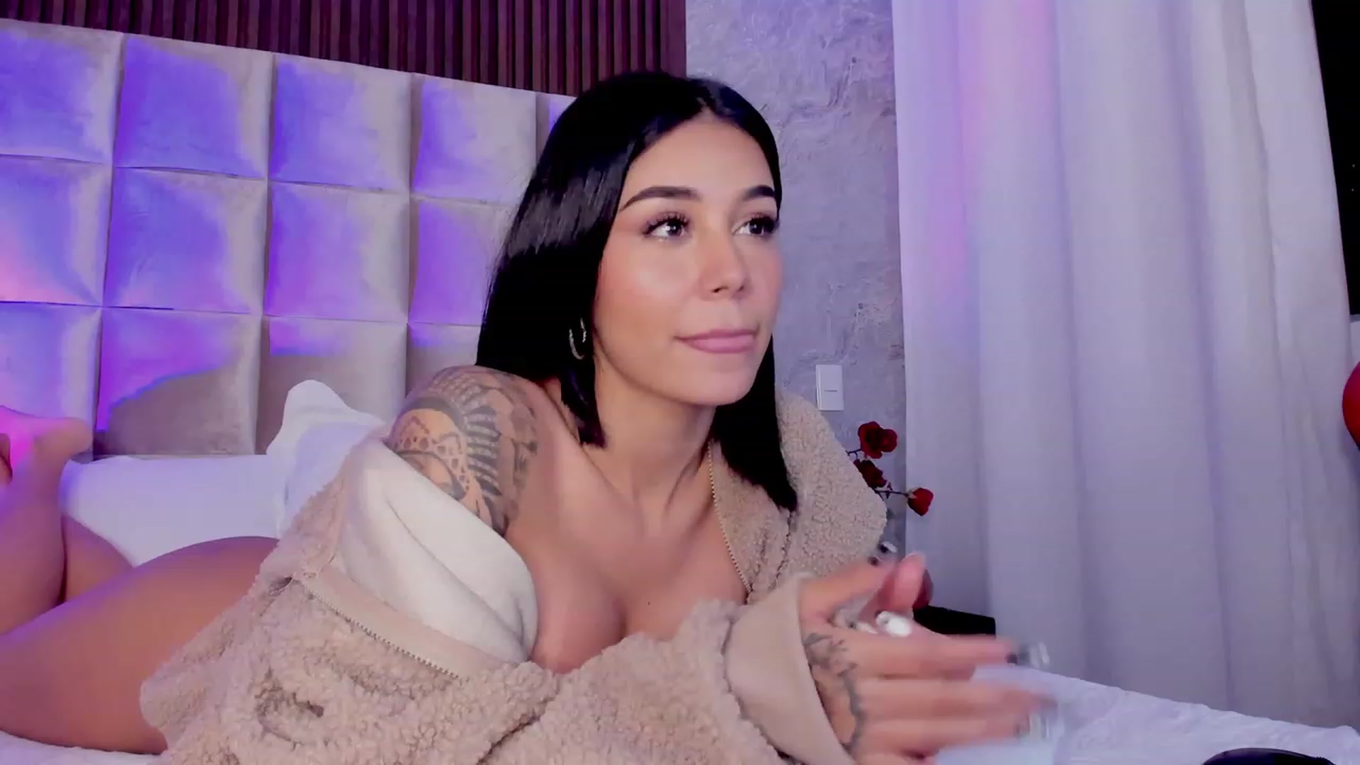 Gallery image thumbnail from Candyred88's myfreecams stream on, 11/28/2022, 08:16 image 7 of 20