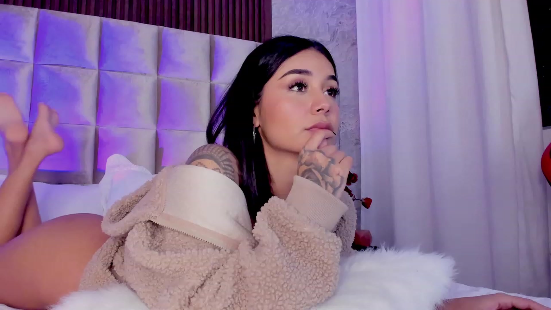 Gallery image thumbnail from Candyred88's myfreecams stream on, 11/28/2022, 08:16 image 4 of 20