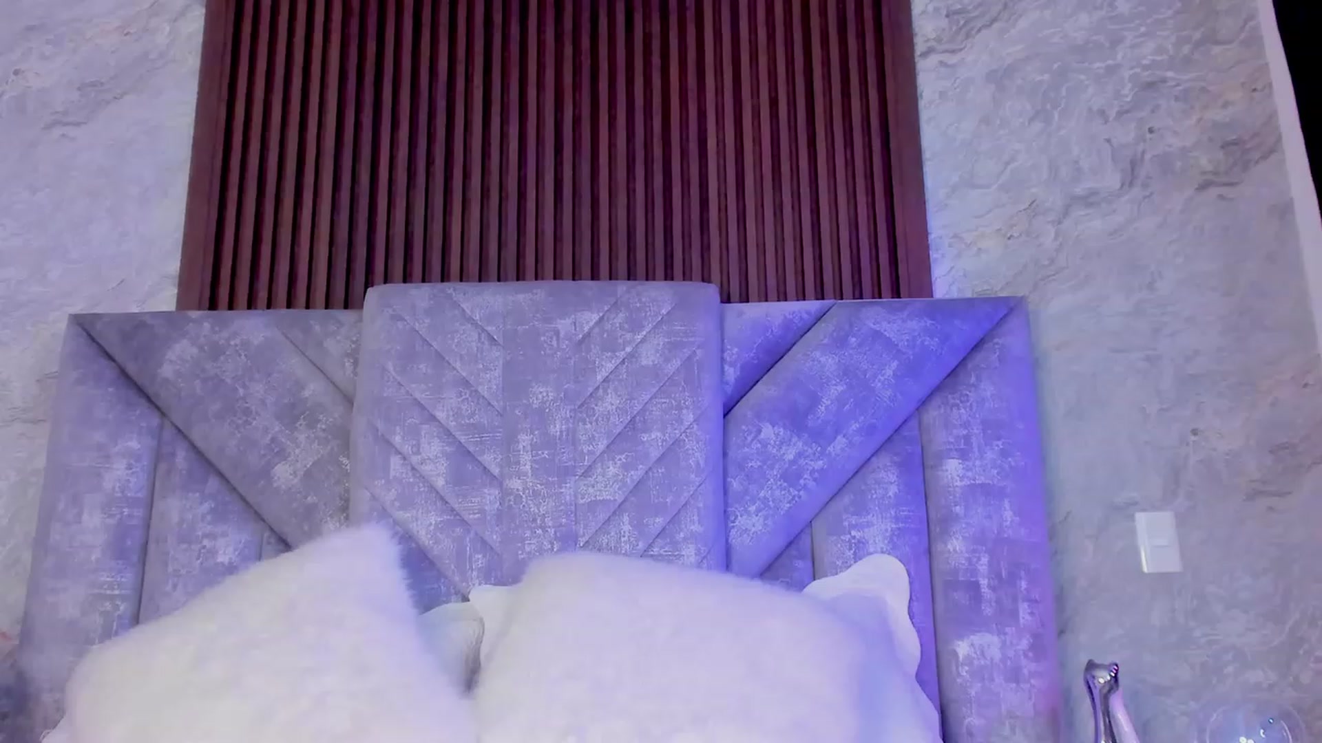 Gallery image thumbnail from Candyred88's myfreecams stream on, 03/22/2023, 07:20 image 9 of 20