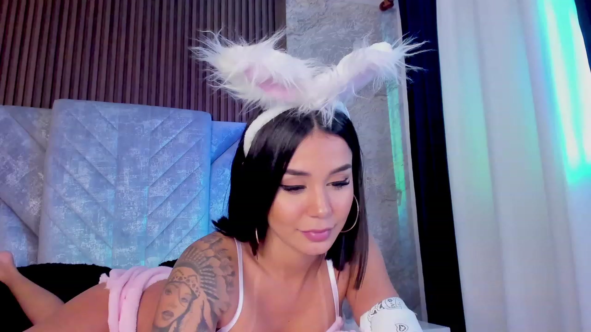 Gallery image thumbnail from Candyred88's myfreecams stream on, 04/18/2023, 06:27 image 6 of 20