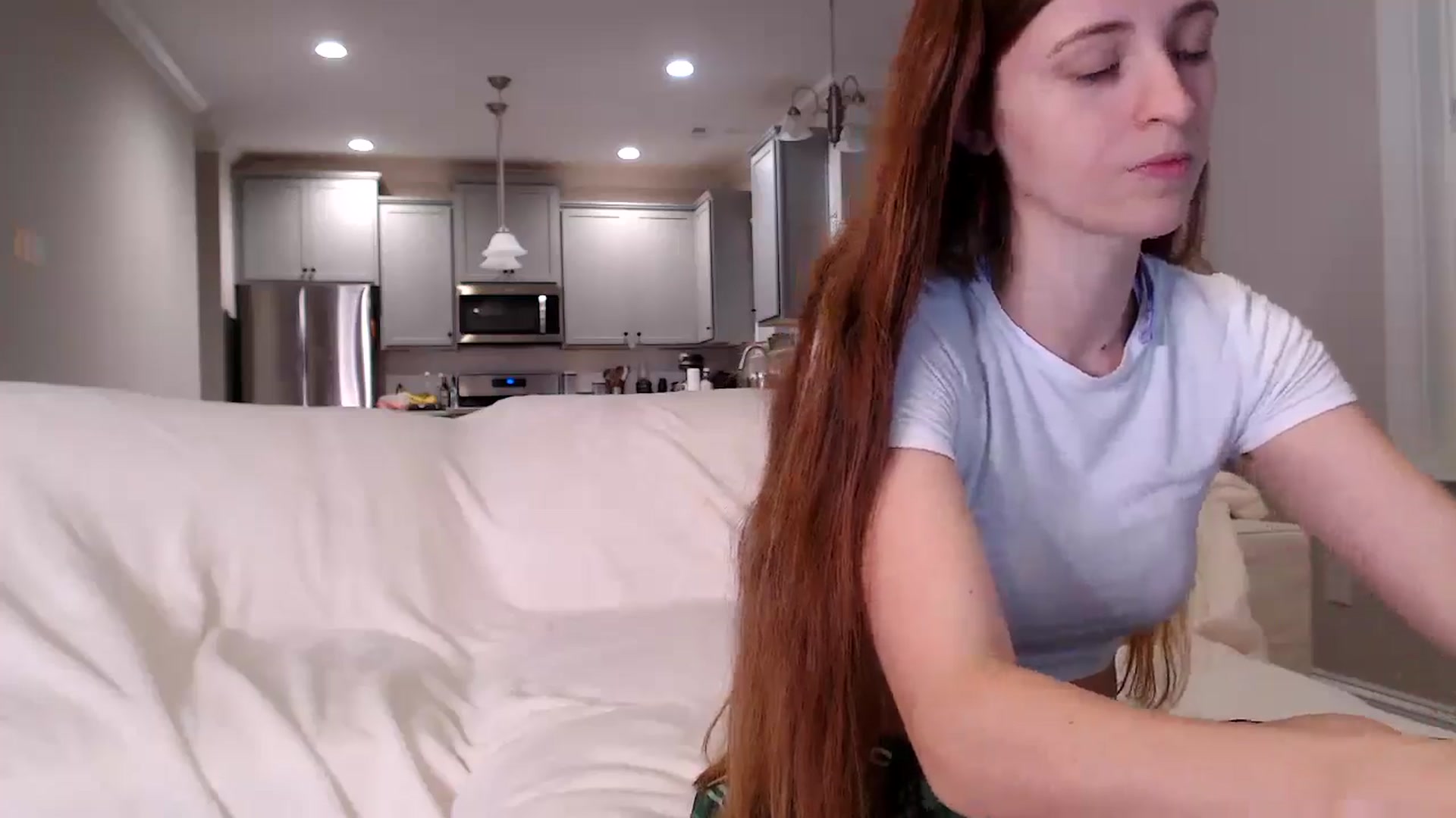 Gallery image thumbnail from Candyredhead's myfreecams stream on, 09/04/2025, 02:58 image 6 of 20