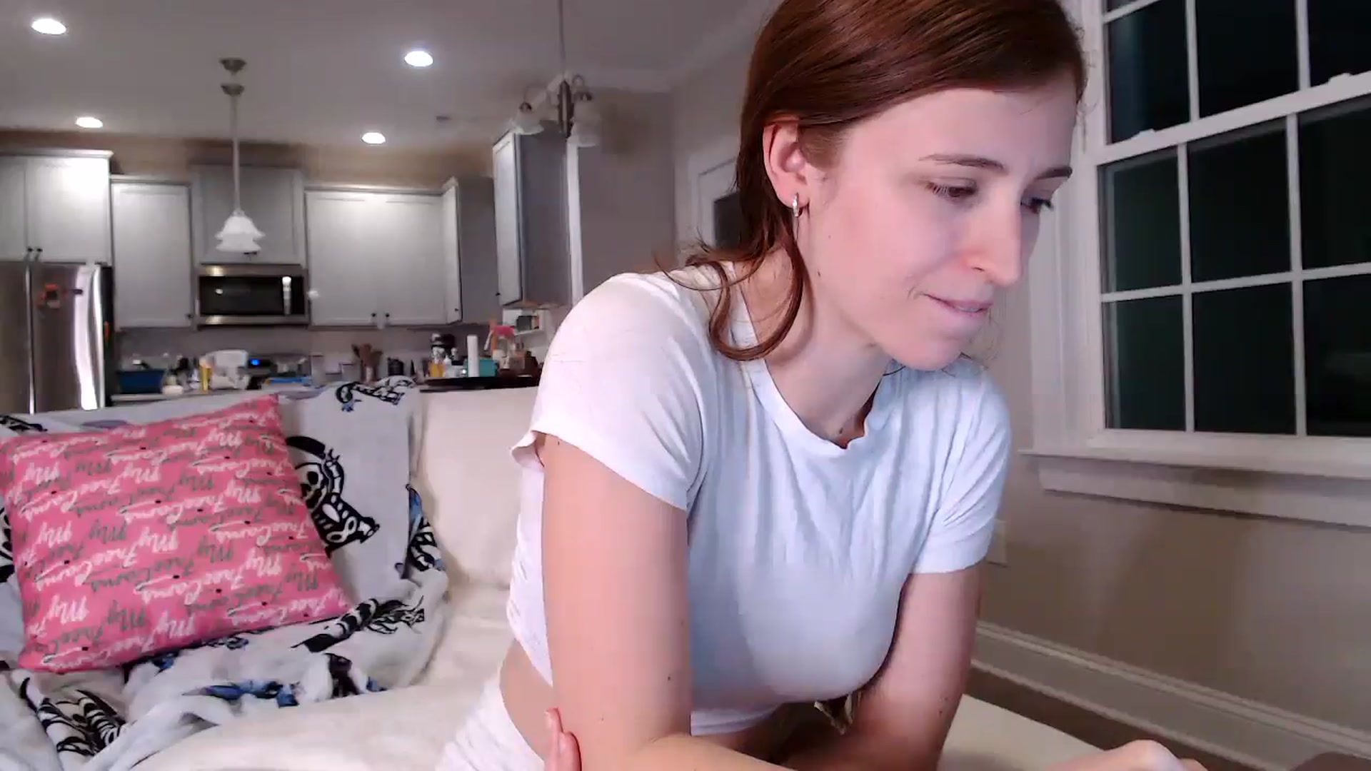 Gallery image thumbnail from Candyredhead's myfreecams stream on, 03/04/2026, 24:52 image 15 of 20