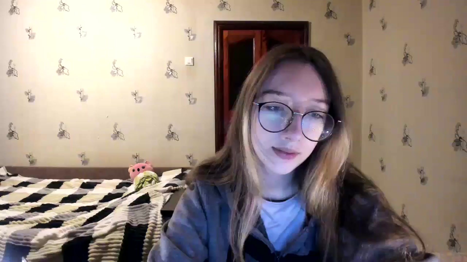 Gallery image thumbnail from CandyyCrushh's myfreecams stream on, 11/07/2024, 21:43 image 4 of 20