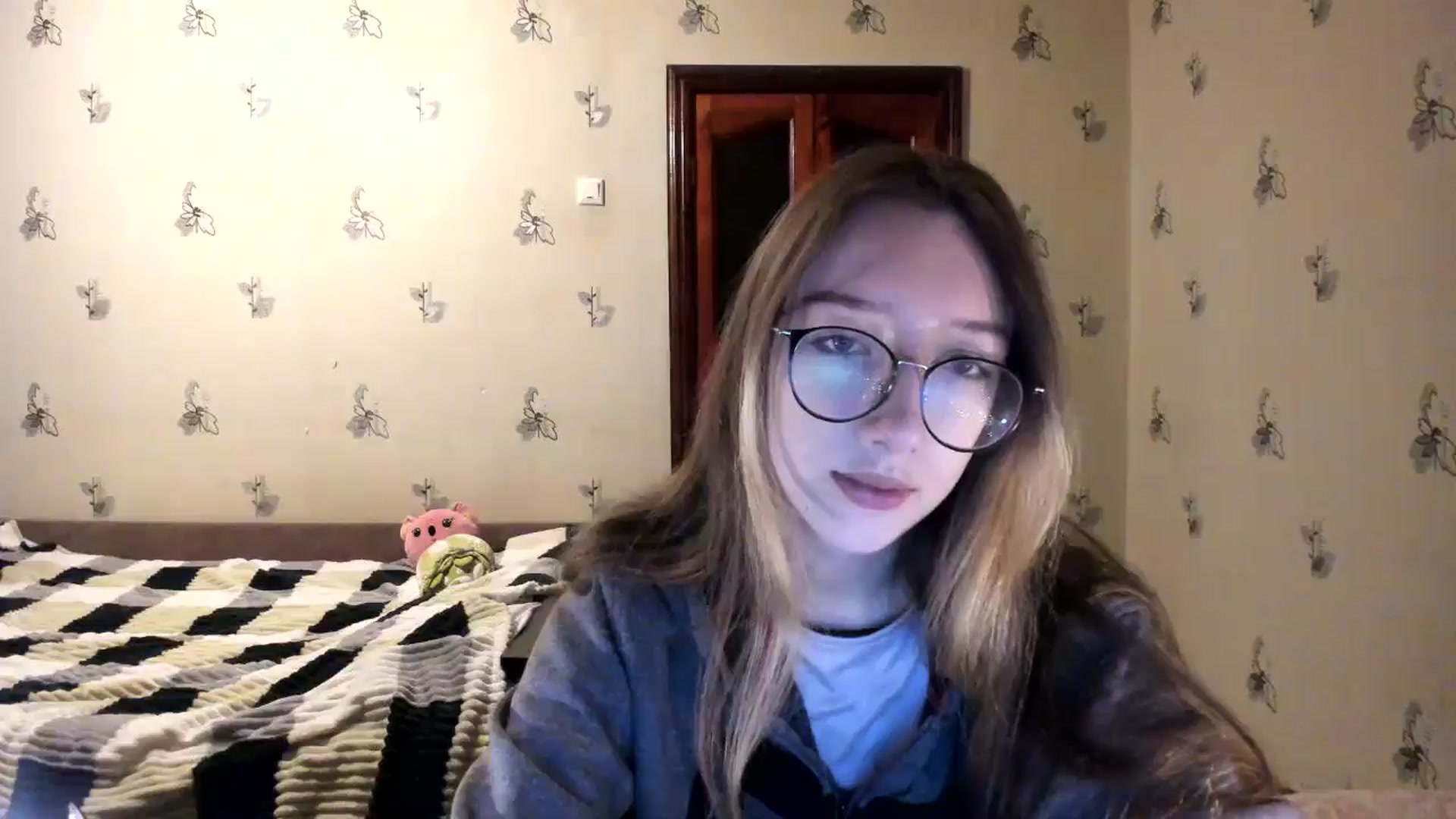 Gallery image thumbnail from CandyyCrushh's myfreecams stream on, 11/07/2024, 21:43 image 7 of 20
