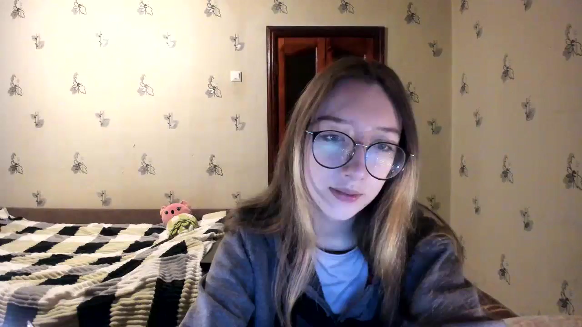 Gallery image thumbnail from CandyyCrushh's myfreecams stream on, 11/07/2024, 21:43 image 10 of 20