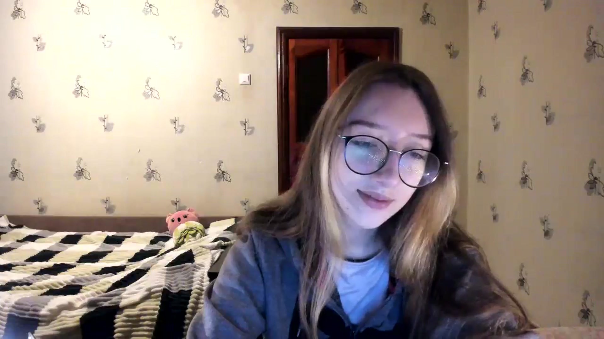 Gallery image thumbnail from CandyyCrushh's myfreecams stream on, 11/07/2024, 21:43 image 5 of 20
