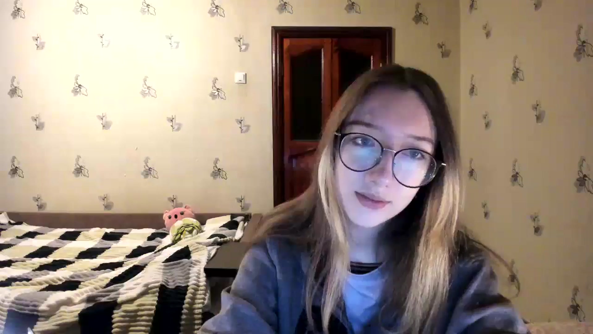 Gallery image thumbnail from CandyyCrushh's myfreecams stream on, 11/07/2024, 22:09 image 16 of 20