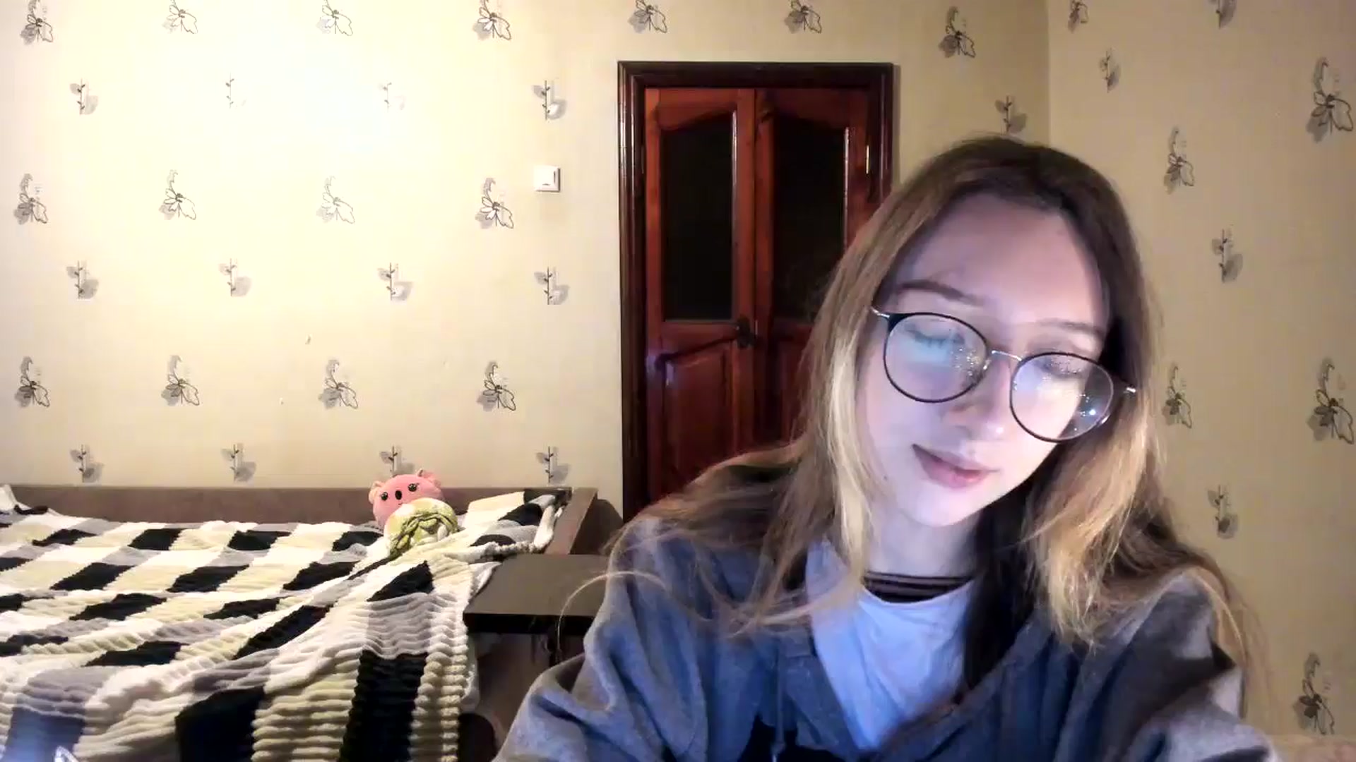 Gallery image thumbnail from CandyyCrushh's myfreecams stream on, 11/07/2024, 23:37 image 6 of 20