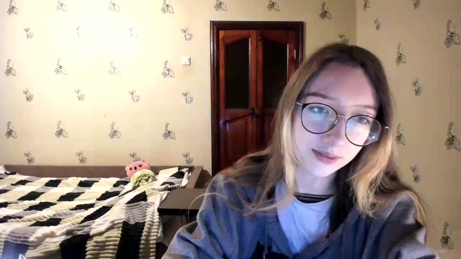 Gallery image thumbnail from CandyyCrushh's myfreecams stream on, 11/07/2024, 23:37 image 3 of 20