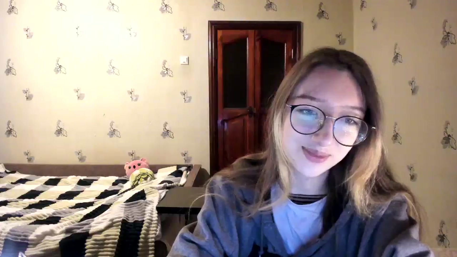 Gallery image thumbnail from CandyyCrushh's myfreecams stream on, 11/07/2024, 23:37 image 7 of 20